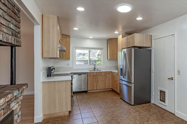 Building Photo - Terrific Sunnyvale Home