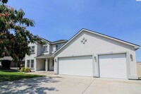 Building Photo - Large 4 Bed/2.5 Bath Home in South Richland