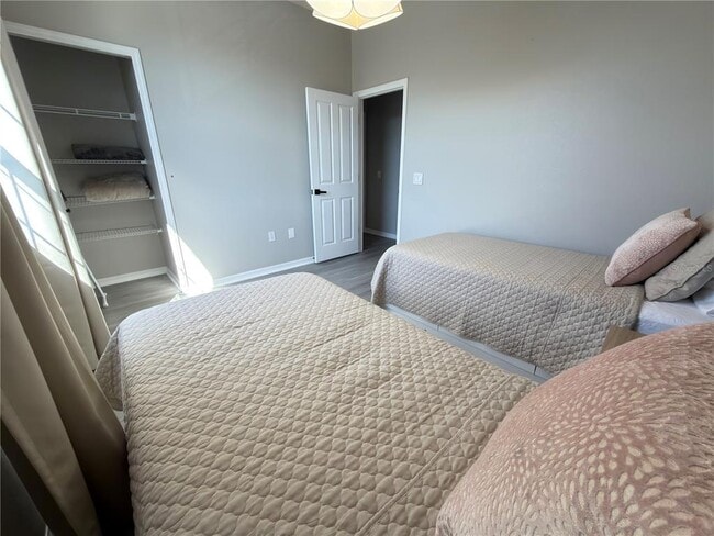 Building Photo - 734 Monroe Cir