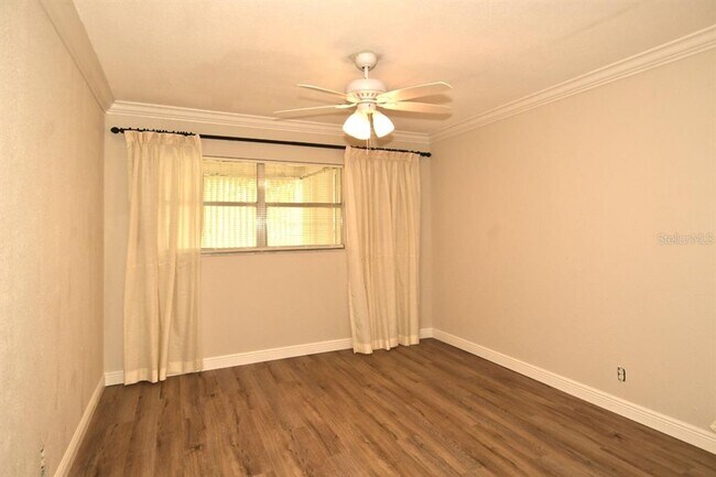 Building Photo - 1811 Bedford Ln