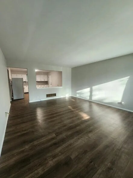 Building Photo - 920 S 74th St