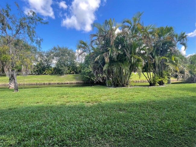 Building Photo - 10169 Twin Lakes Dr