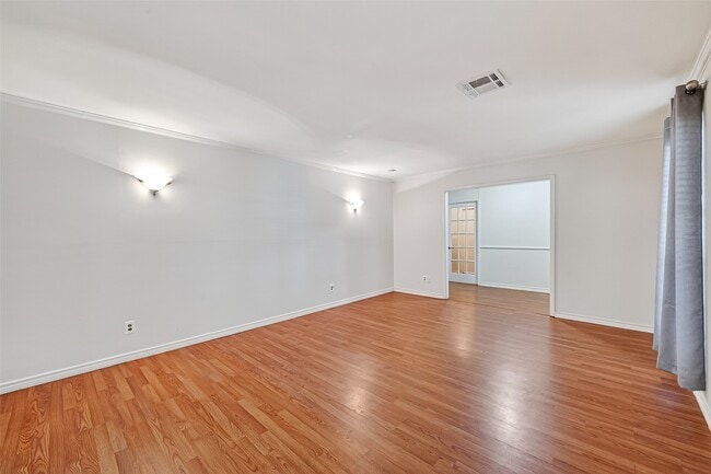 Building Photo - 2319 Blue Willow Dr