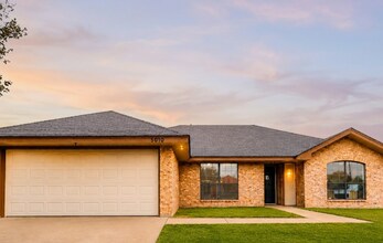 Building Photo - AVAILABLE MID MAY; APPLY TODAY ON OUR WEBSITE!!!