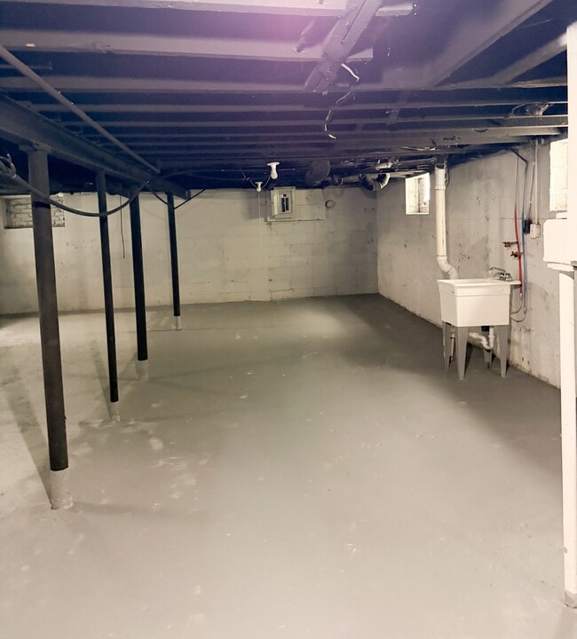 Building Photo - 13225 Santa Rosa Dr