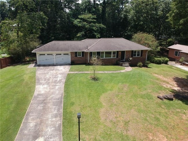 Building Photo - 2720 Birchwood Way SW
