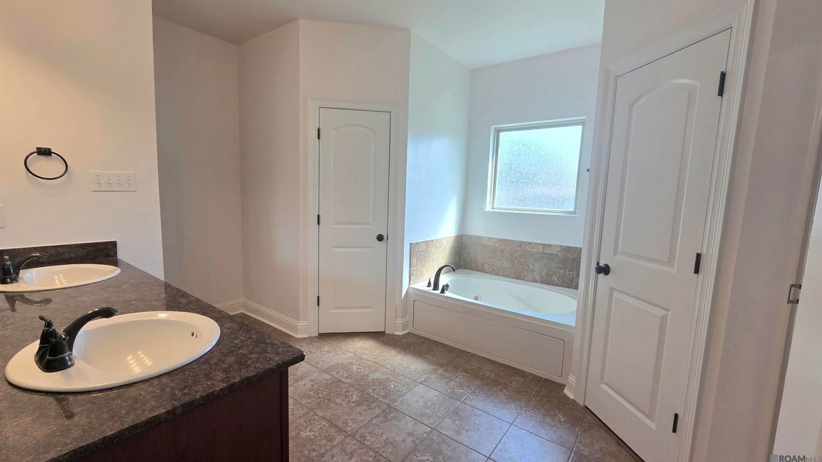 Building Photo - 10028 Savannah Jane Ln