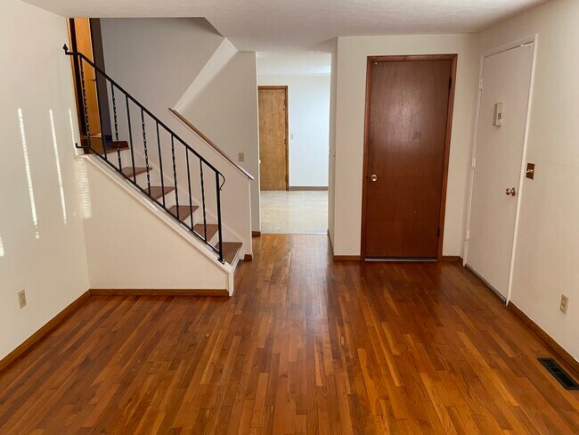 Building Photo - 6374 Rygate Dr