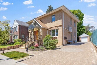 Building Photo - 65-25 Boelsen Crescent