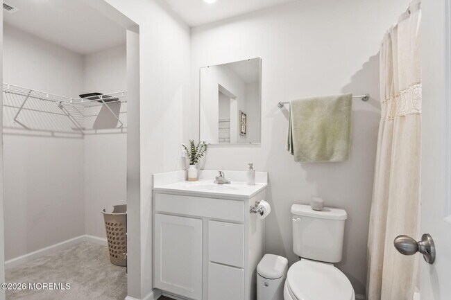 Building Photo - 205 Cyprus Ct
