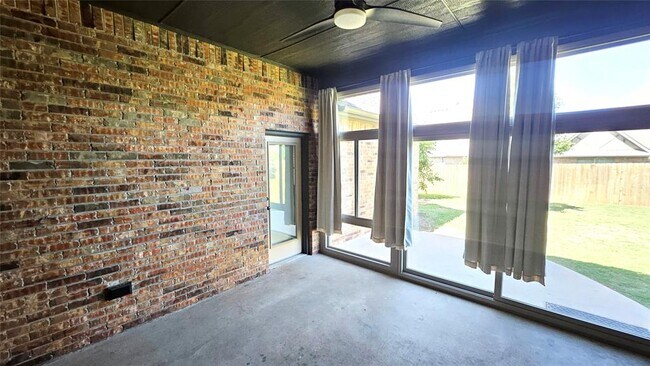 Building Photo - 2017 Pembroke Ln