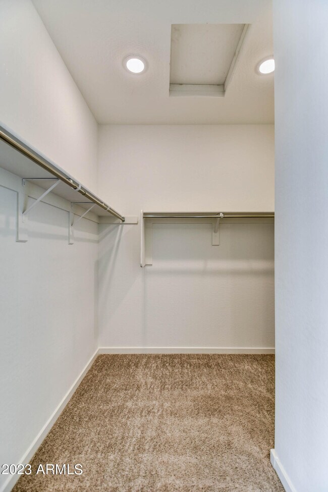 Building Photo - 37061 N Sidewinder Dr