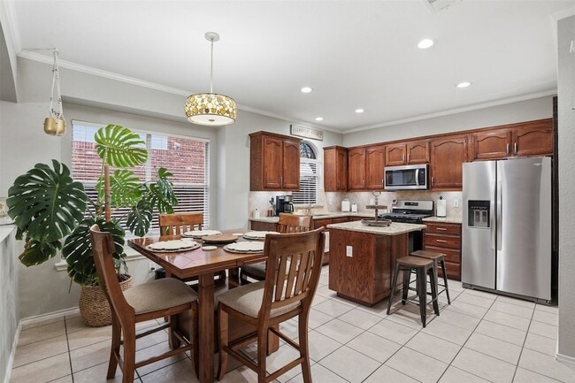 Building Photo - 7258 Summit Parc Dr