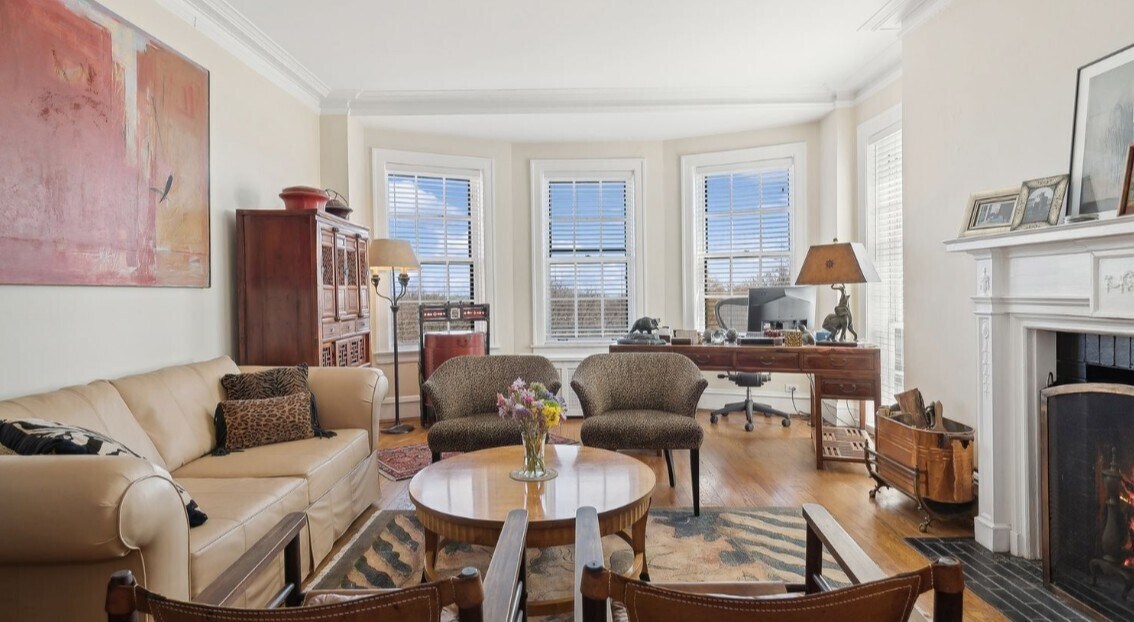 Building Photo - 2608 N Lakeview Ave