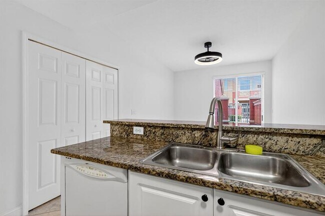 Building Photo - 6103 NW 116 Pl