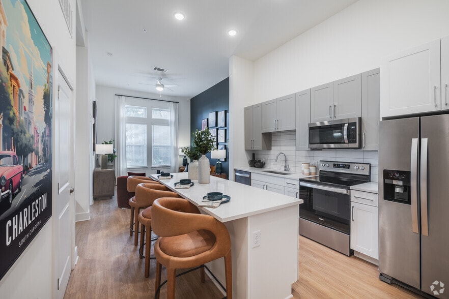 1BR, 1BA - 765SF - Kitchen - The Assembly at Park Circle