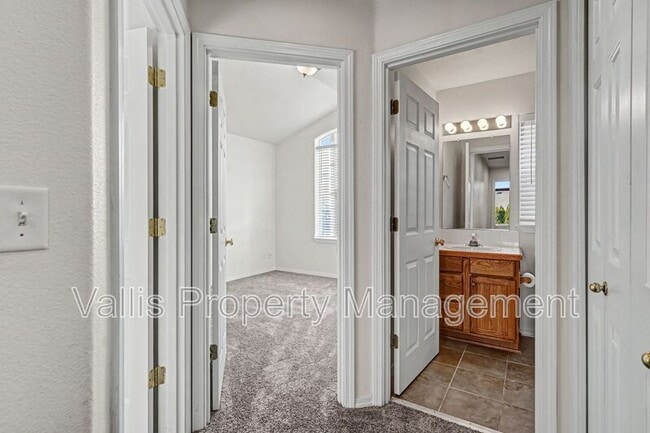 Building Photo - 4936 Evie Jean St NE