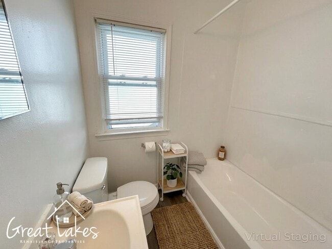 Building Photo - Stunning 3 Bedroom 1 Bathroom now available for rent