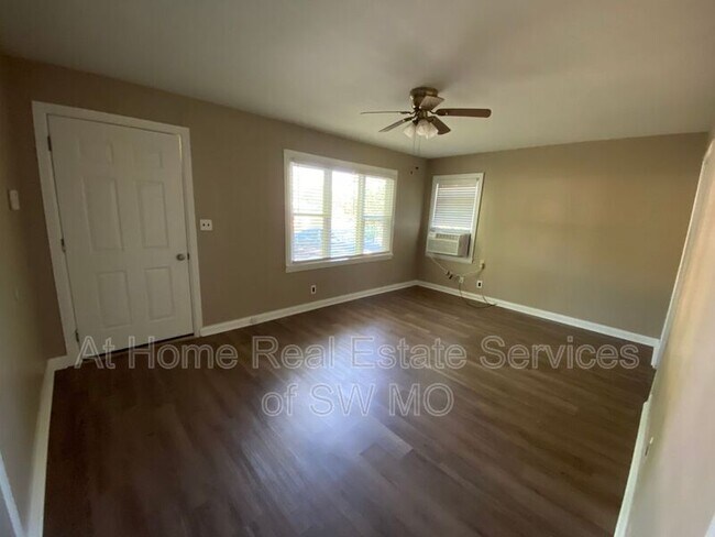 Building Photo - 520 N Warren Ave