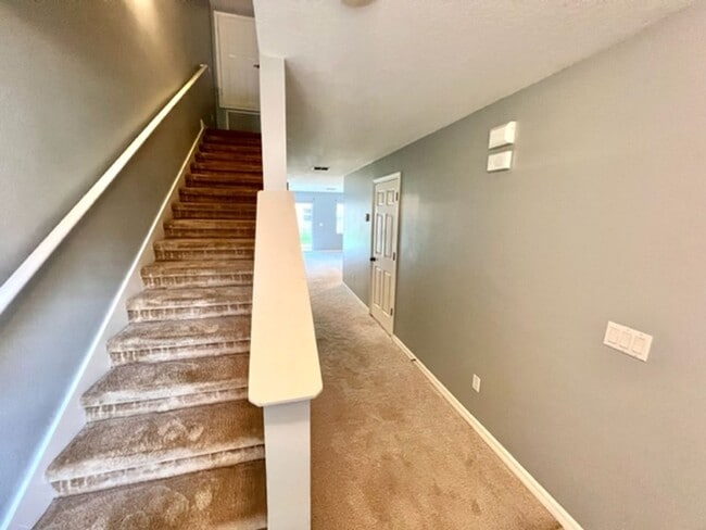 Building Photo - AVAILABLE NOW! Charming 2 Beds 2.5 Bath Townhome! 2 MASTER SUITES! Attached one car garage!! Extr...