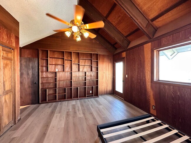 Building Photo - 10747 SW Mintken Ln