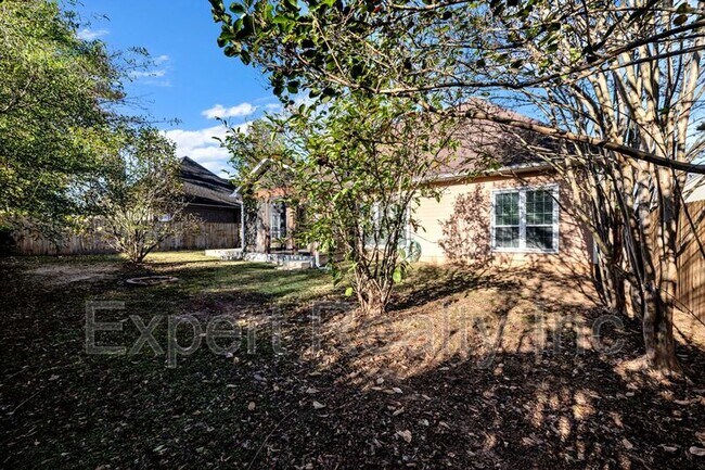 Building Photo - 8235 Wynwood Dr