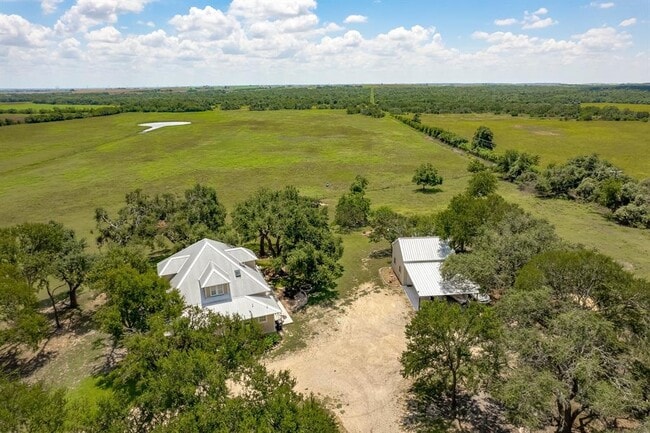 Building Photo - 870 County Rd 302