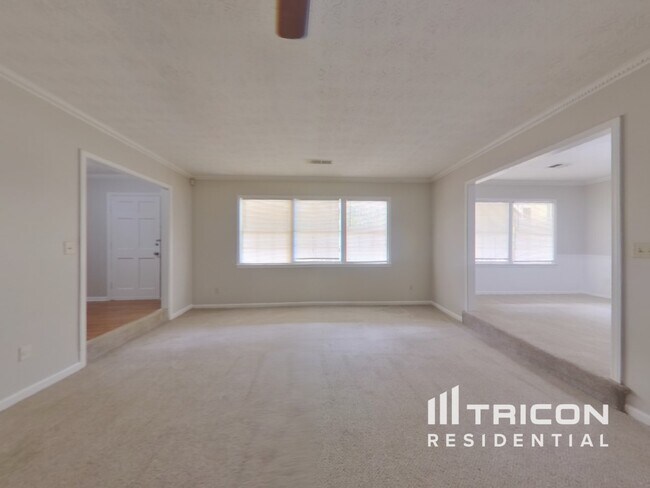 Building Photo - 955 Willow Run