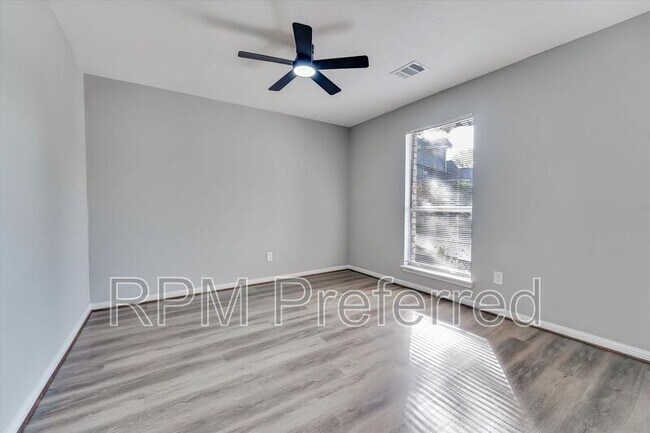 Building Photo - 8526 Deer Meadow Dr