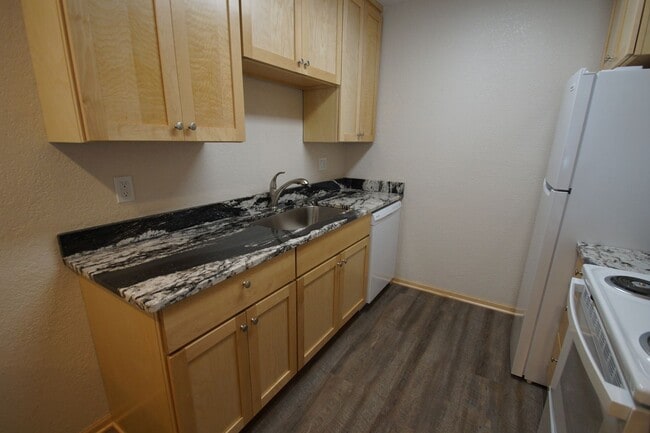 Building Photo - Modern First-Floor One Bedroom with In-Unit Laundry