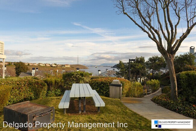 Building Photo - 2 br, 1 bath House - 511 Timbercove #8