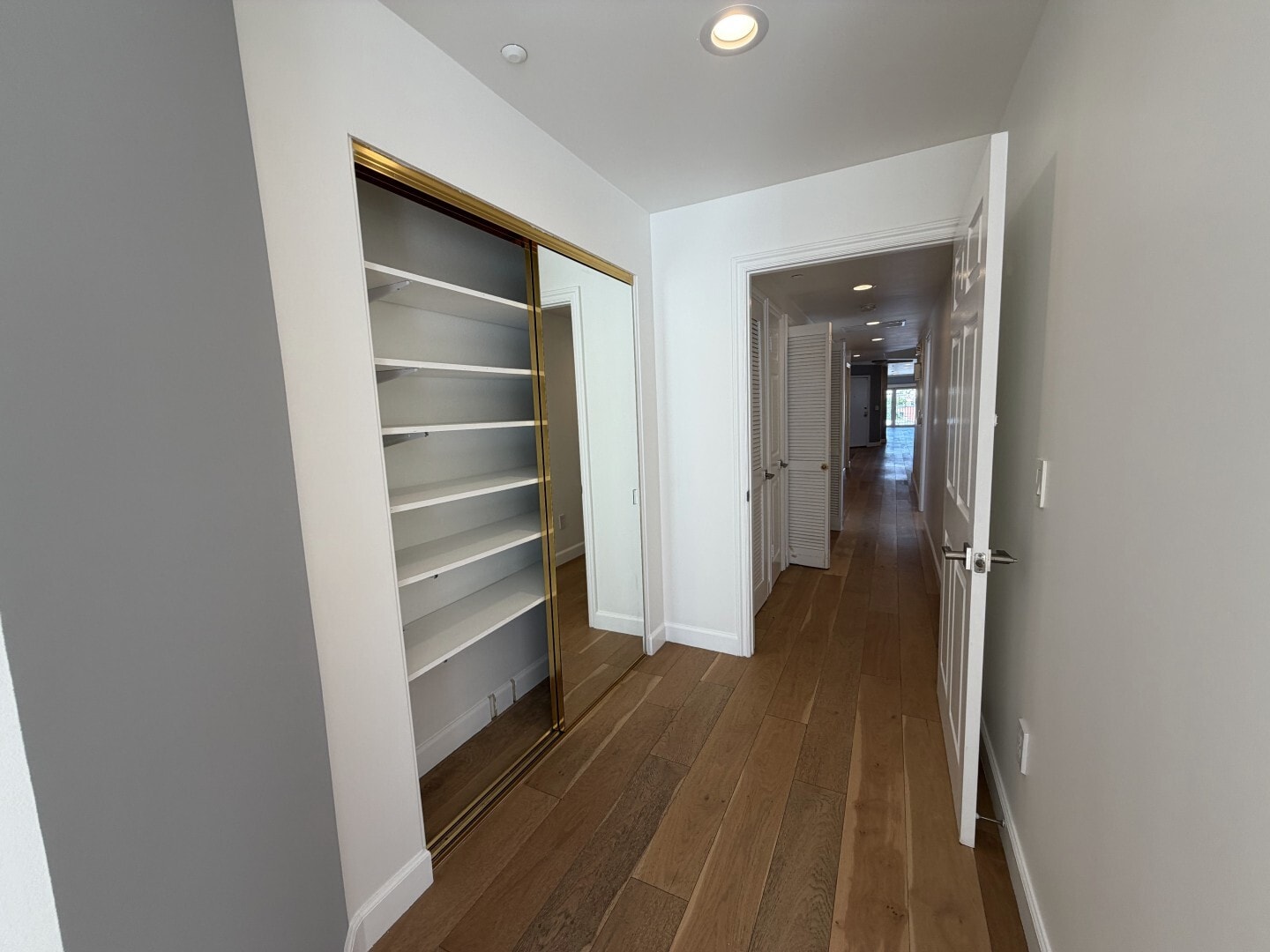 Building Photo - 1247 Barry Ave