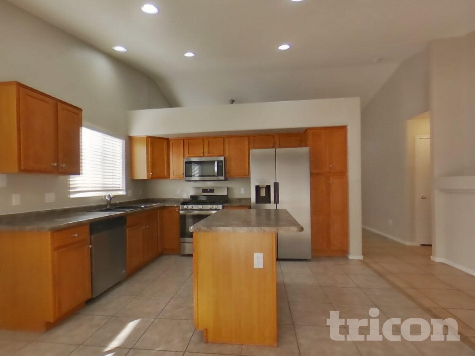 Building Photo - 5521 N 103rd Dr