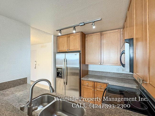 Building Photo - 11645 Montana Ave