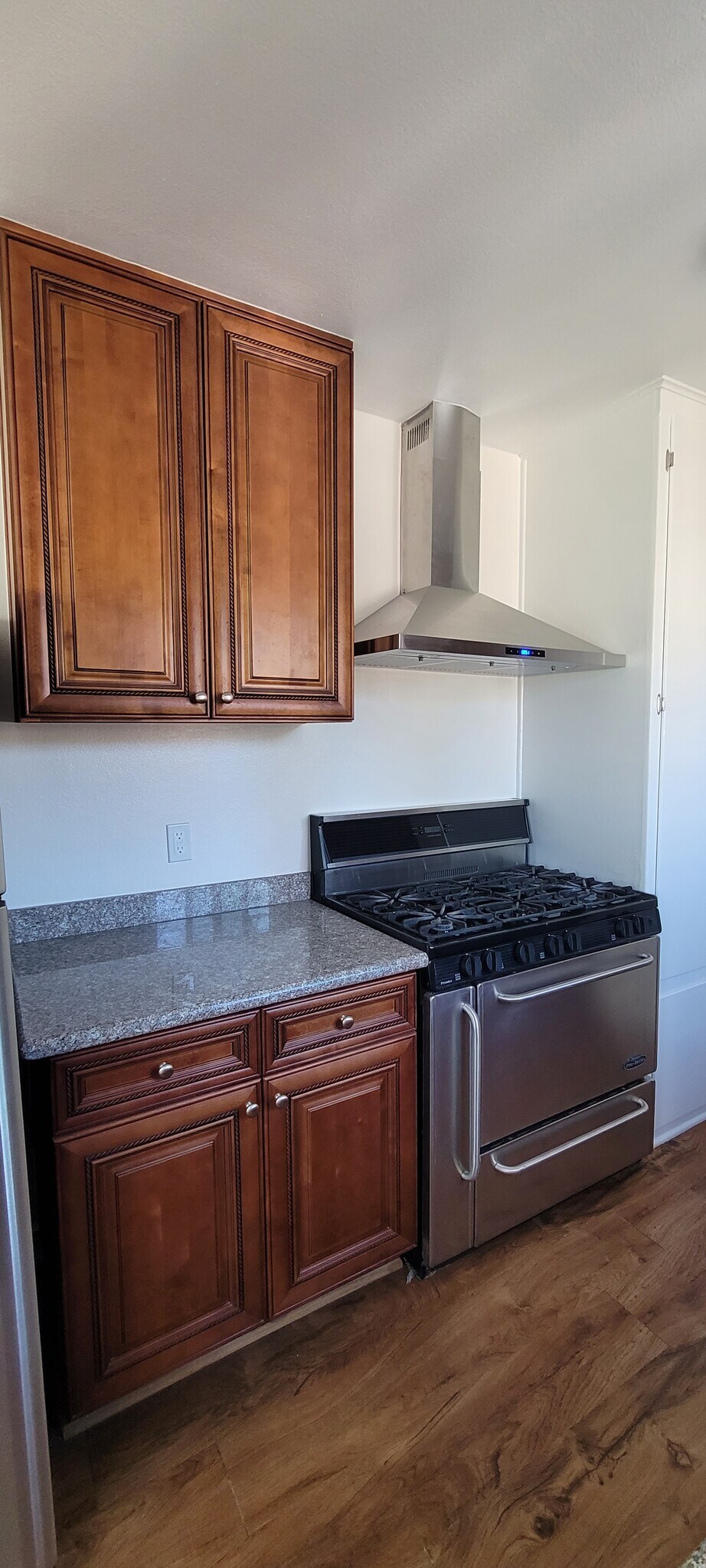 Building Photo - 731 1/2 Via Altamira