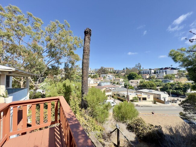 Building Photo - Reynard Way