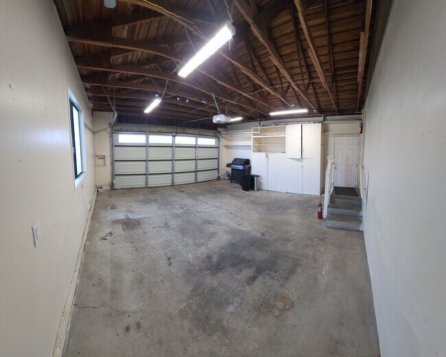 Building Photo - 5 Bedroom 3 bathroom in close proximity to POLY CAMPUS!