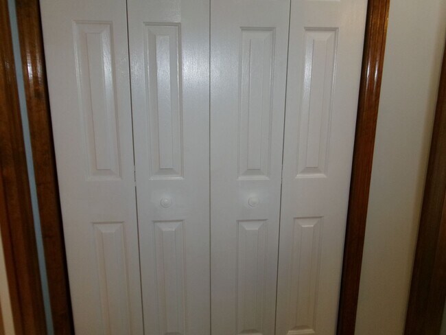 Building Photo - Spacious 3 bedroom home in the Forestbrook...