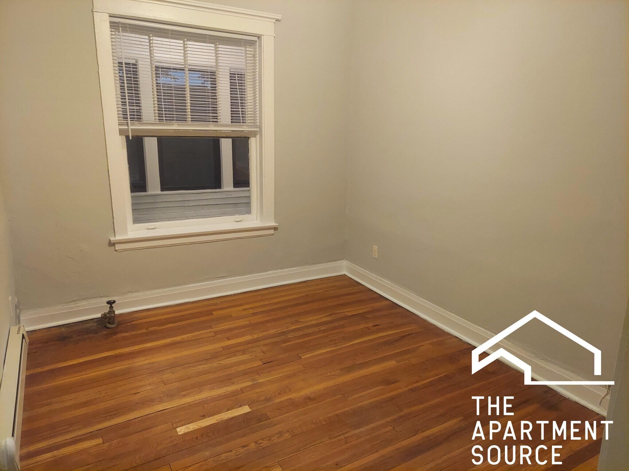 Building Photo - 4421 N Wolcott Ave