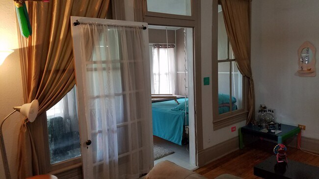 Building Photo - 2223 E Commerce St