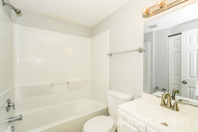 Building Photo - 3-Bedroom, 1 Bath Single Family for Rent in Tampa, FL | Fenced Backyard & Modern Kitchen
