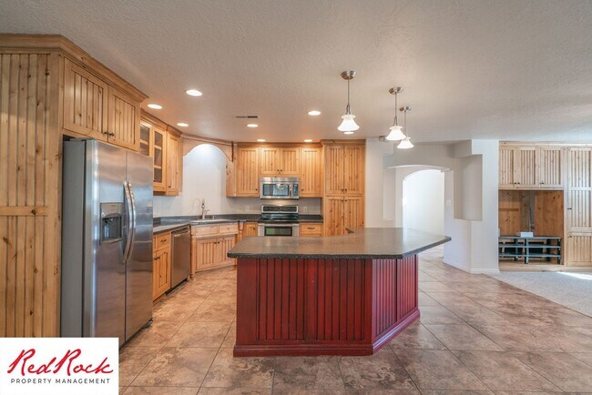 Building Photo - Spacious 3 Bedroom Single-Level Home in Bl...