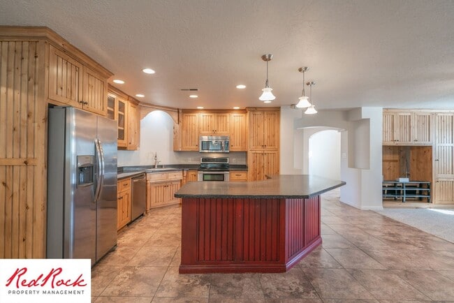 Building Photo - Spacious 3 Bedroom Single-Level Home in Bloomington Hills