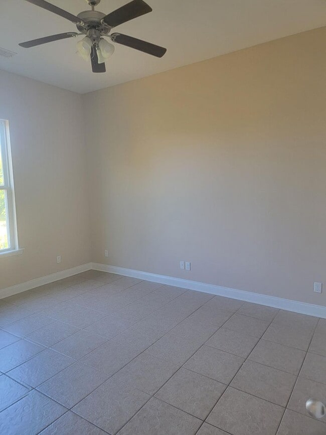 Building Photo - Single Two bedroom in Burbank Neighborhood