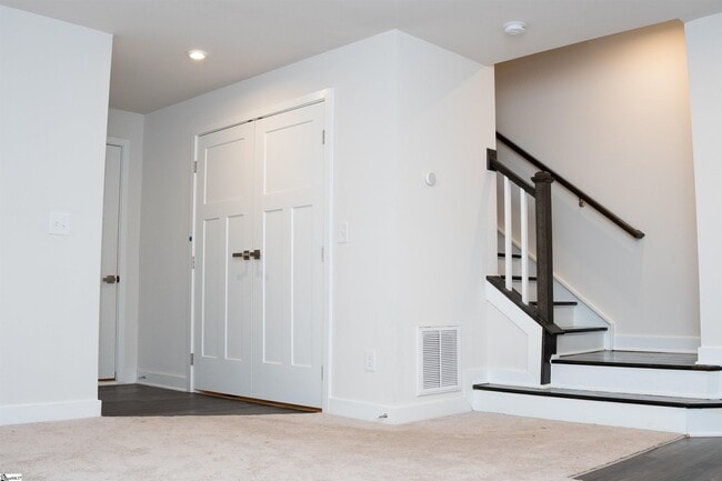 Building Photo - 17 Rollins Ave