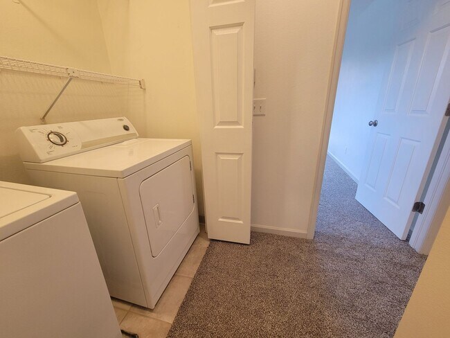 Building Photo - Fresh Boulder 1 Bedroom Condo for Rent with Pool, Tennis and Fitness Center in Hunter Creek