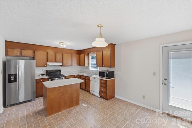 Building Photo - 1607 McFarland Dr