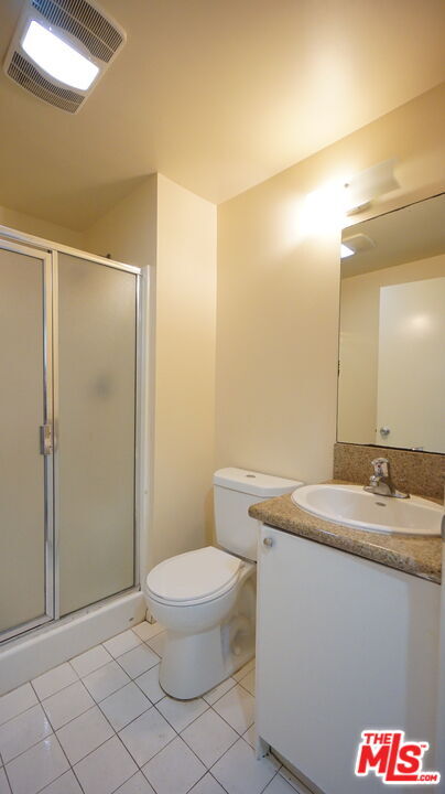 Building Photo - 922 W 23rd St