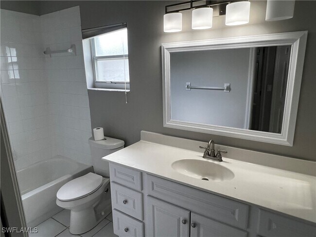 Building Photo - 18072 Horseshoe Bay Cir