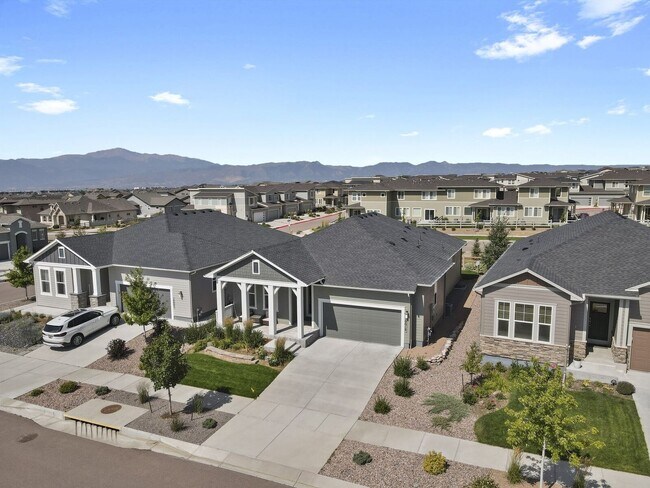 Building Photo - Single Family w/ Elegance